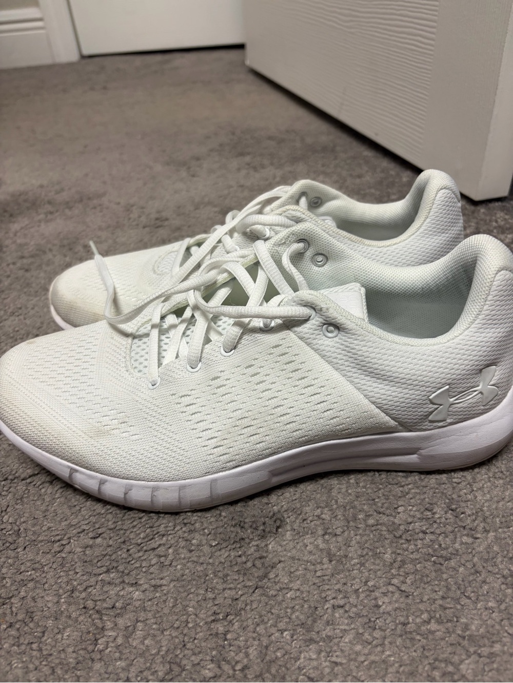Under Armour Women’s All-White Mesh Athletic Sneakers US 9